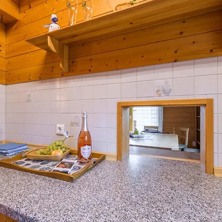 מלון Holz-Ferienhaus Oberbraendi: Kachelofen, Sauna, Wlan, Am Wald Loßburg