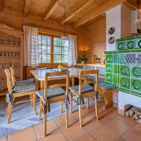 Holz-Ferienhaus Oberbraendi: Kachelofen, Sauna, Wlan, Am Wald מלון *