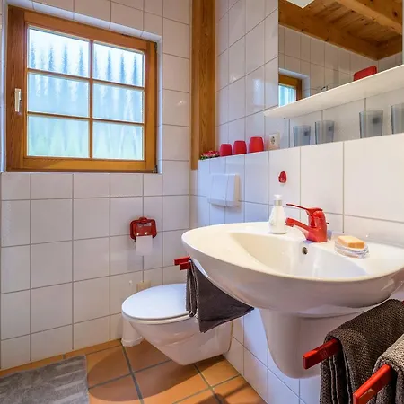 Holz-Ferienhaus Oberbraendi: Kachelofen, Sauna, Wlan, Am Wald * Loßburg