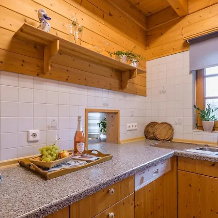 Holz-Ferienhaus Oberbraendi: Kachelofen, Sauna, Wlan, Am Wald *